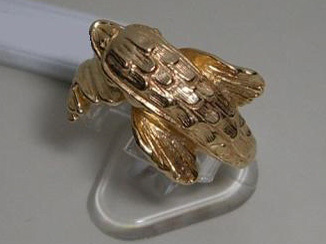 Anello a delfino in oro giallo 18kt