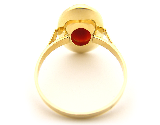 Anello con corallo rosso in oro giallo 18kt