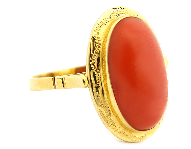 Anello con corallo rosso in oro giallo 18kt