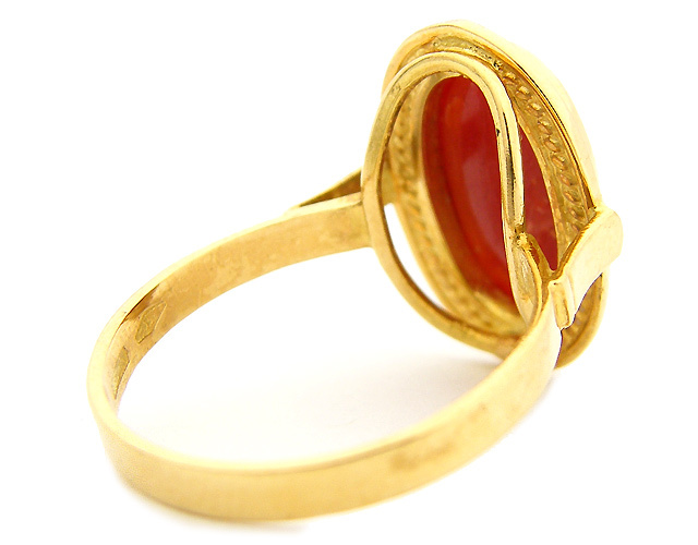 Anello con corallo rosso in oro giallo 18kt