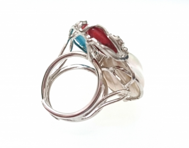 Anello con Corallo, Turchese e Perla Barocca in argento 925% e zirconi