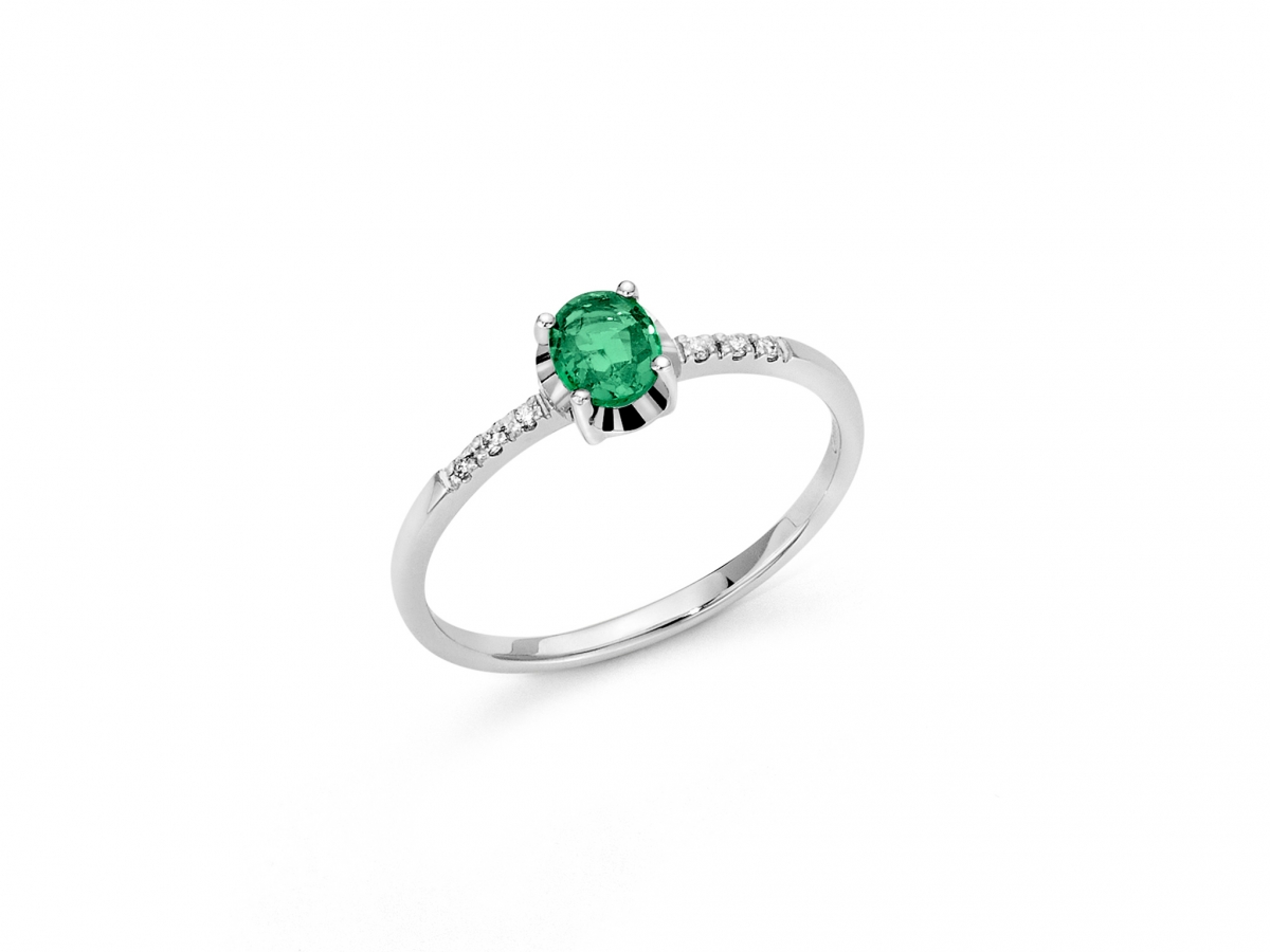 Miluna - 18k Gold Ring with natural Emerald and natural Diamonds