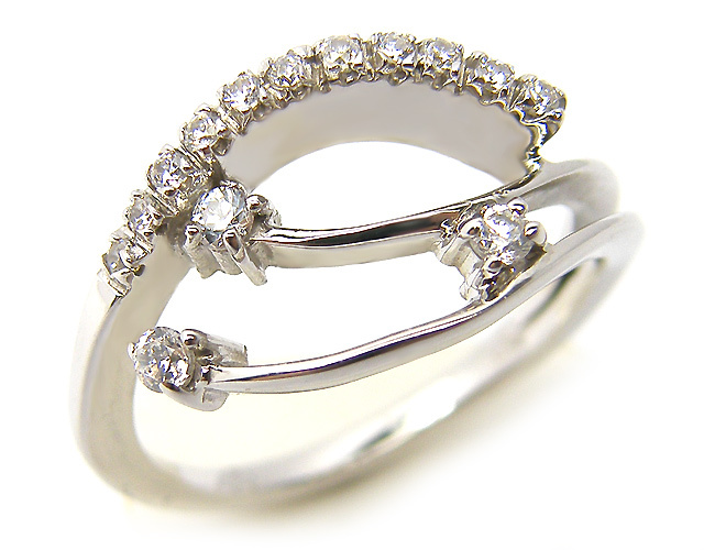 18K White Gold and Cubic Zirconia Ring