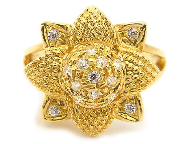 18K Yellow Gold and Cubic Zirconia Ring