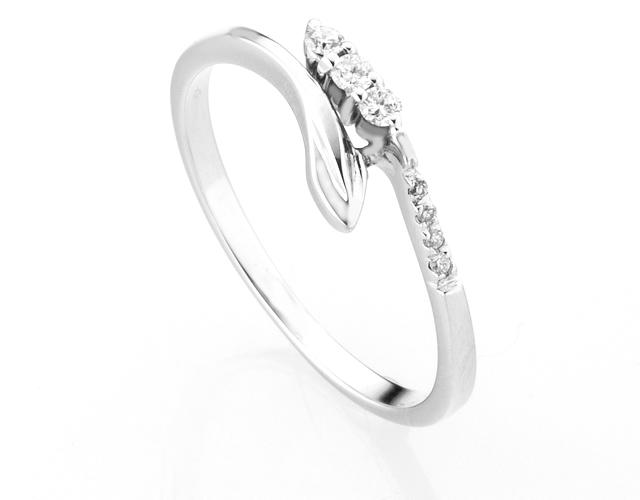 Anello Trilogy Diamonds Luxury con 3 Diamanti 0.09ct in oro bianco 18kt