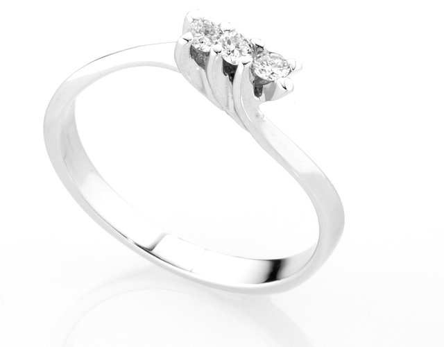 Anello Trilogy Diamonds Luxury con 3 Diamanti 0.14ct in oro bianco 18kt