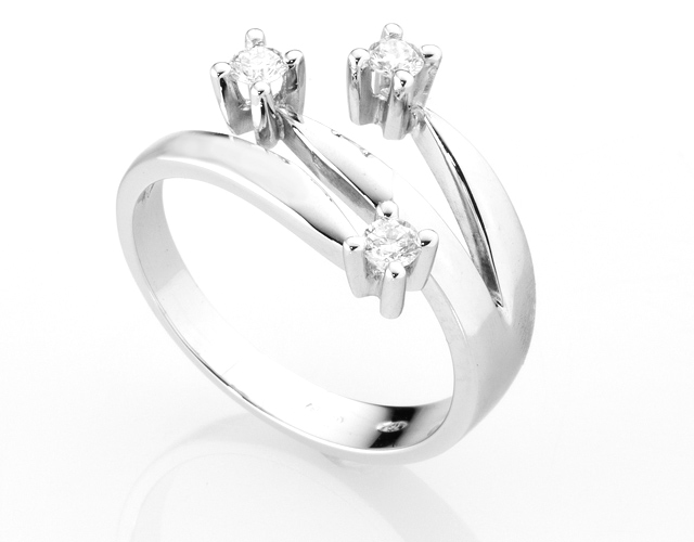 Anello Trilogy Diamonds Luxury con 3 Diamanti 0.21ct in oro bianco 18kt