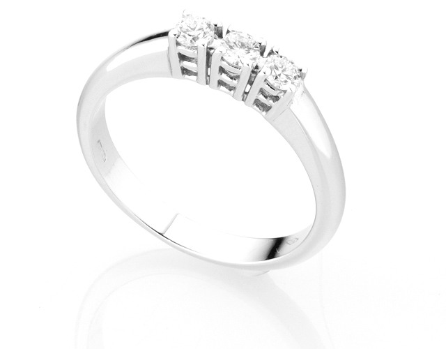 Anello Trilogy Diamonds Luxury con 3 Diamanti 0.27ct in oro bianco 18kt
