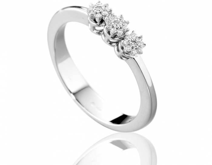 18K White Gold with 0.12ct Diamonds Trilogy Ring