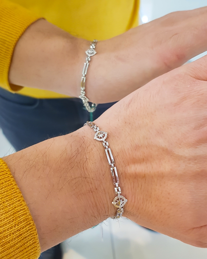 Bracciale in oro bianco 18kt a maglie alternate e rose dei venti