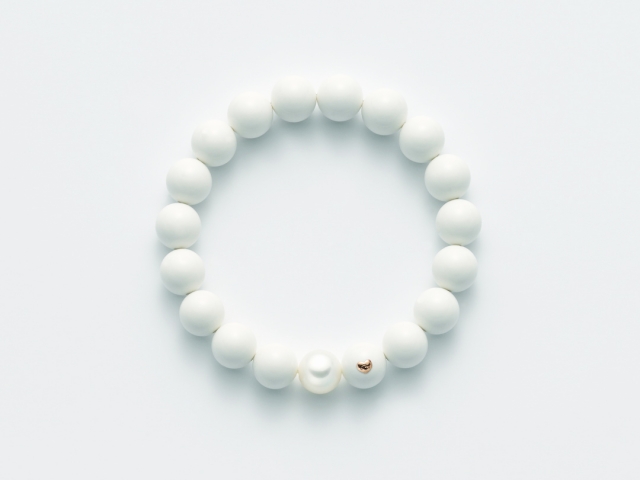 Bracciale Miluna a molla con sfere di Corallo bianco, Perla e cuoricino in oro PBR1805