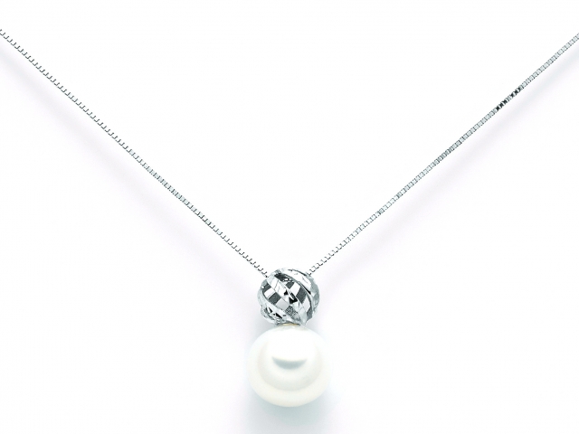 18K White Gold and White Pearl Necklace MILUNA