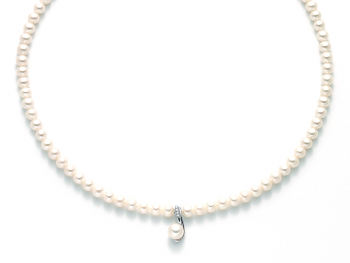 18K White Gold, White Pearls and Diamonds Necklace MILUNA