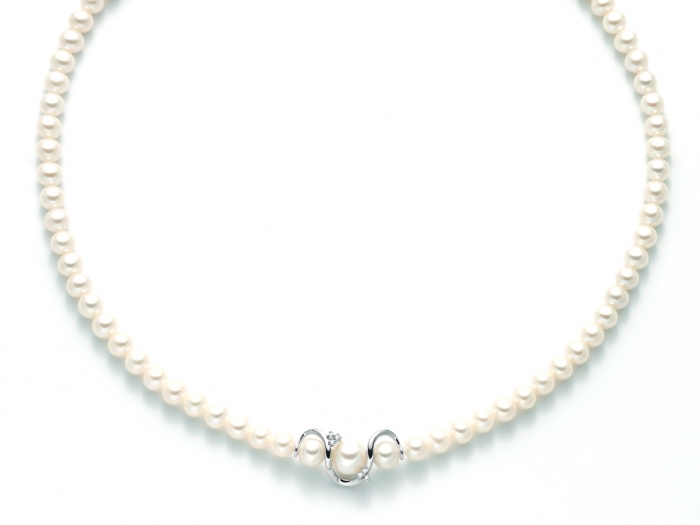 18K White Gold, White Pearls and Diamonds Necklace MILUNA