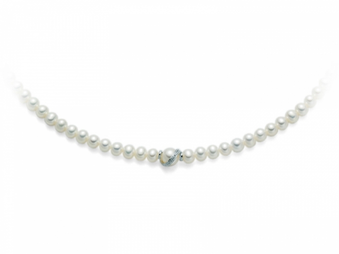 18K White Gold and White Pearls Necklace
