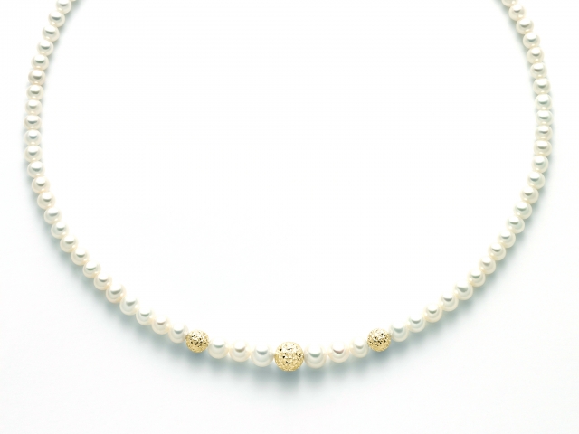 18K Yellow Gold and White Pearls Necklace MILUNA