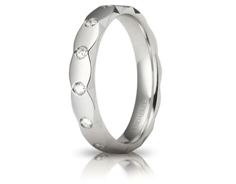 Fede Nuziale Unoaerre modello Luna in oro bianco 18kt con diamanti