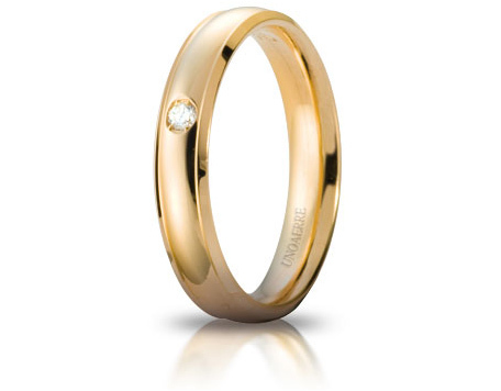 Fede Nuziale Unoaerre modello Orion in oro giallo 18kt con diamante