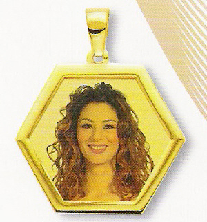 Customizable Medal Photo in 18K Yellow Gold
