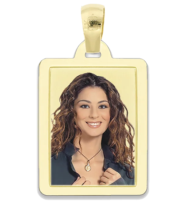 Customizable Medal Photo in 18K Yellow Gold