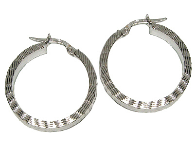 Orecchini a cerchio oro bianco 18kt martellati
