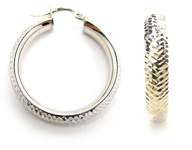 Orecchini a cerchio tubolari schiacciati in oro bianco 18kt