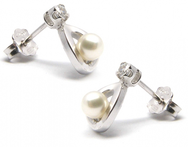 18K White Gold and Pearls Earrings