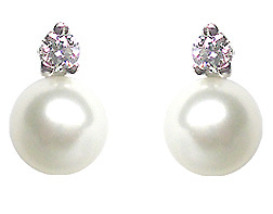 Orecchini IKI in oro bianco 18kt con Perle Coltivate Giapponesi Akoya 5.00mm e Diamanti
