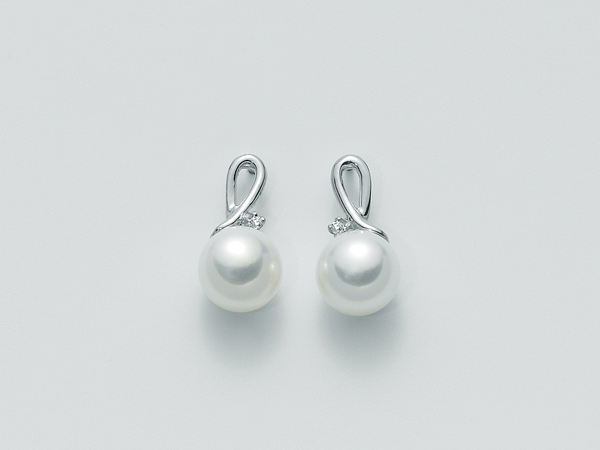 18K White Gold, White Pearl and Diamonds Earrings