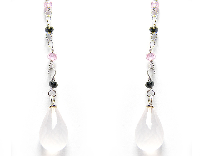 Orecchini pendenti in oro bianco 18kt con pietre rosa e nere